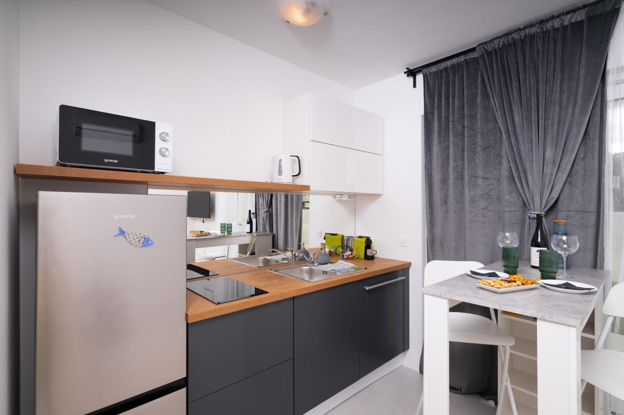Apartment Venti With Swimming Pool And Private Parking *